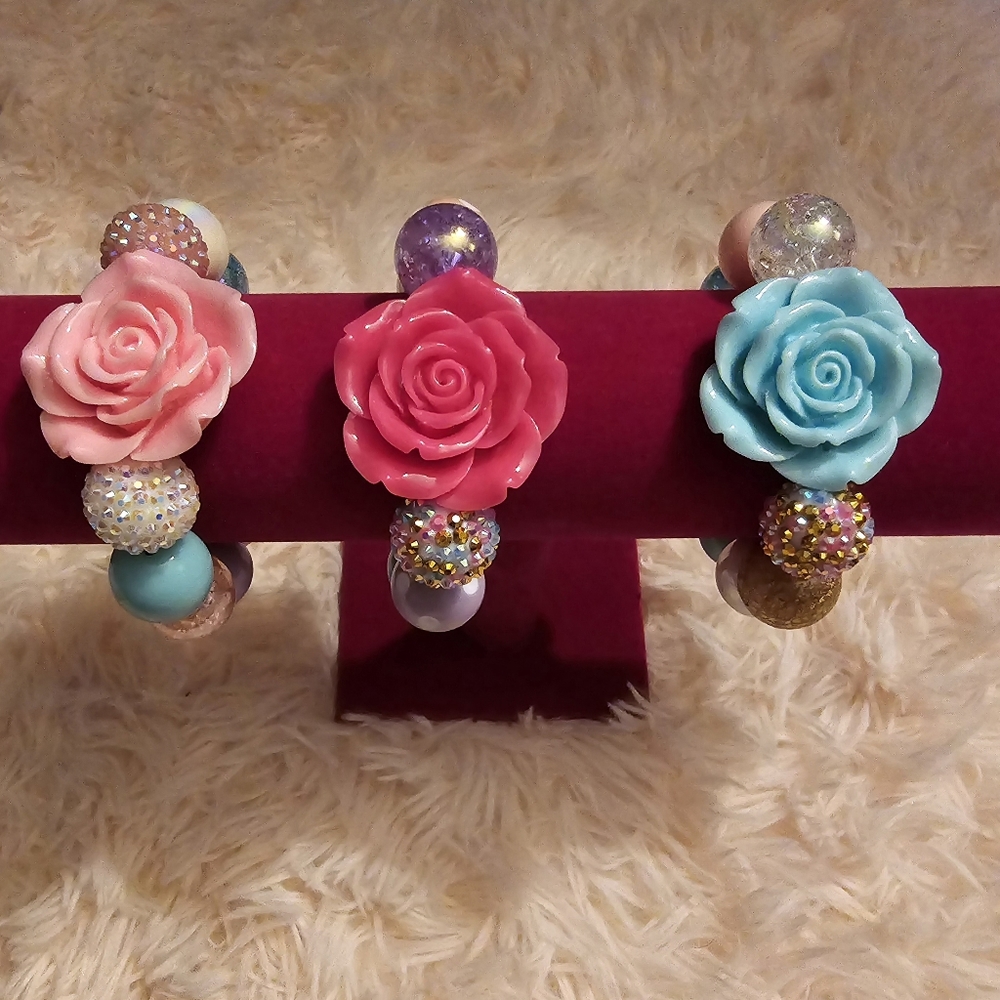 Bubblegum pink peonie stretch bracelet! - Picture 7 of 9